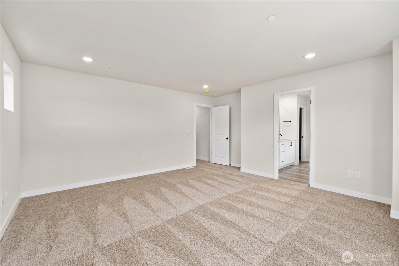 3981 McCormick Village Drive , Bremerton, WA 98312