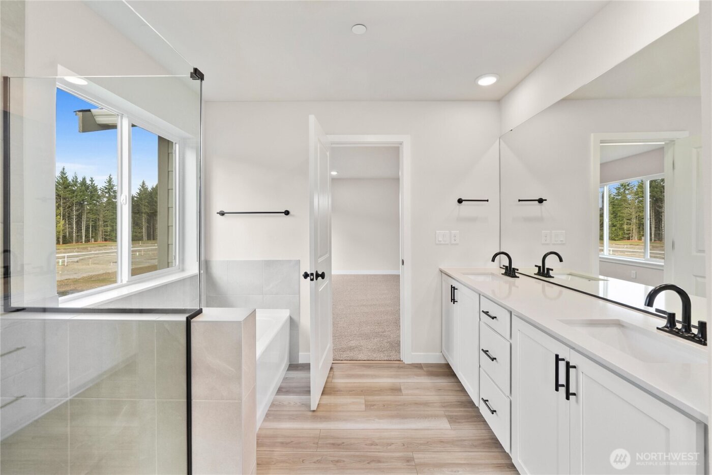 3981 McCormick Village Drive , Bremerton, WA 98312