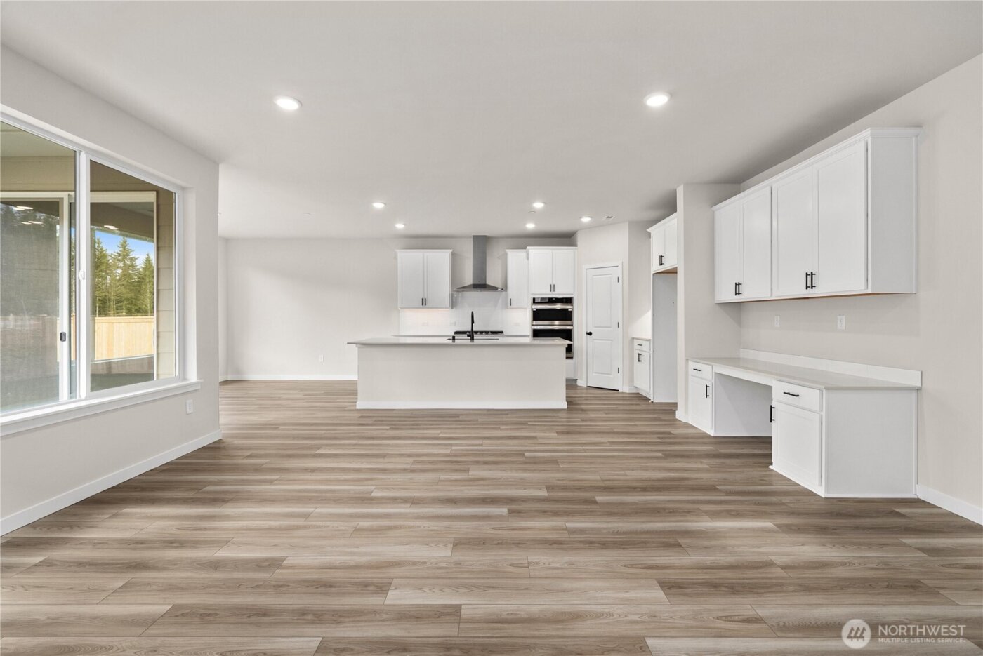 3981 McCormick Village Drive , Bremerton, WA 98312