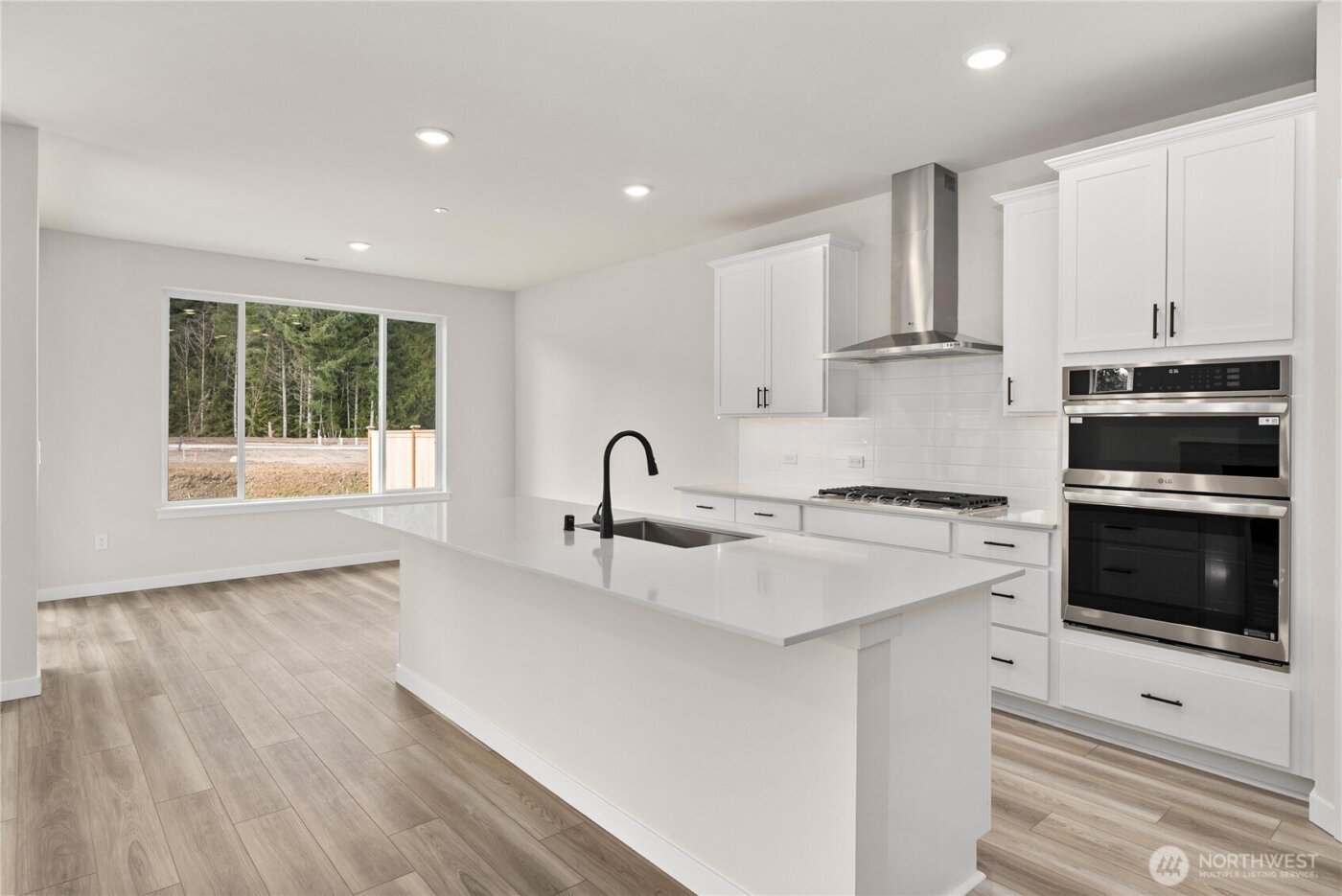 3981 McCormick Village Drive , Bremerton, WA 98312