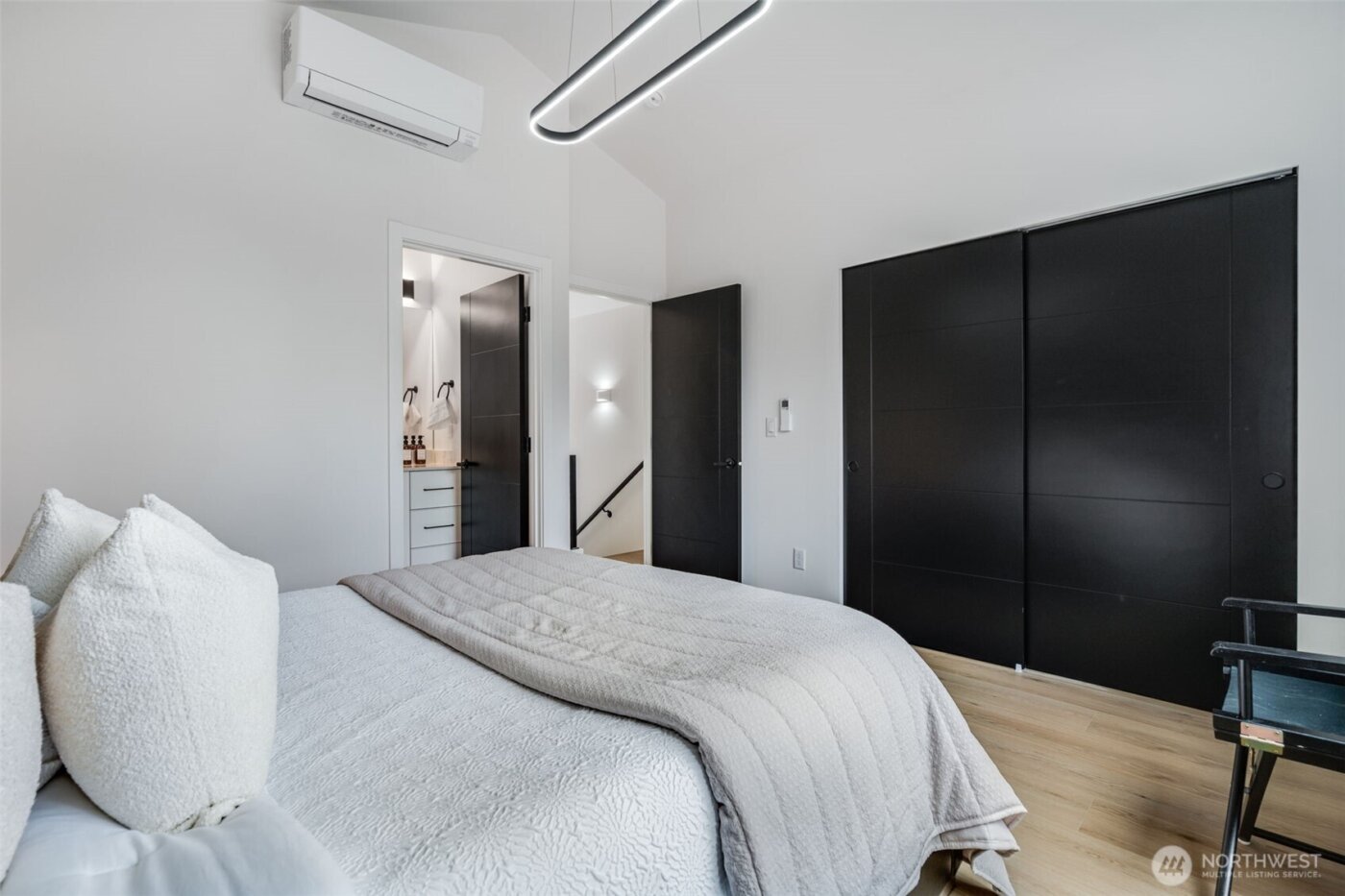 904 N 107th Street , Seattle, WA 98133