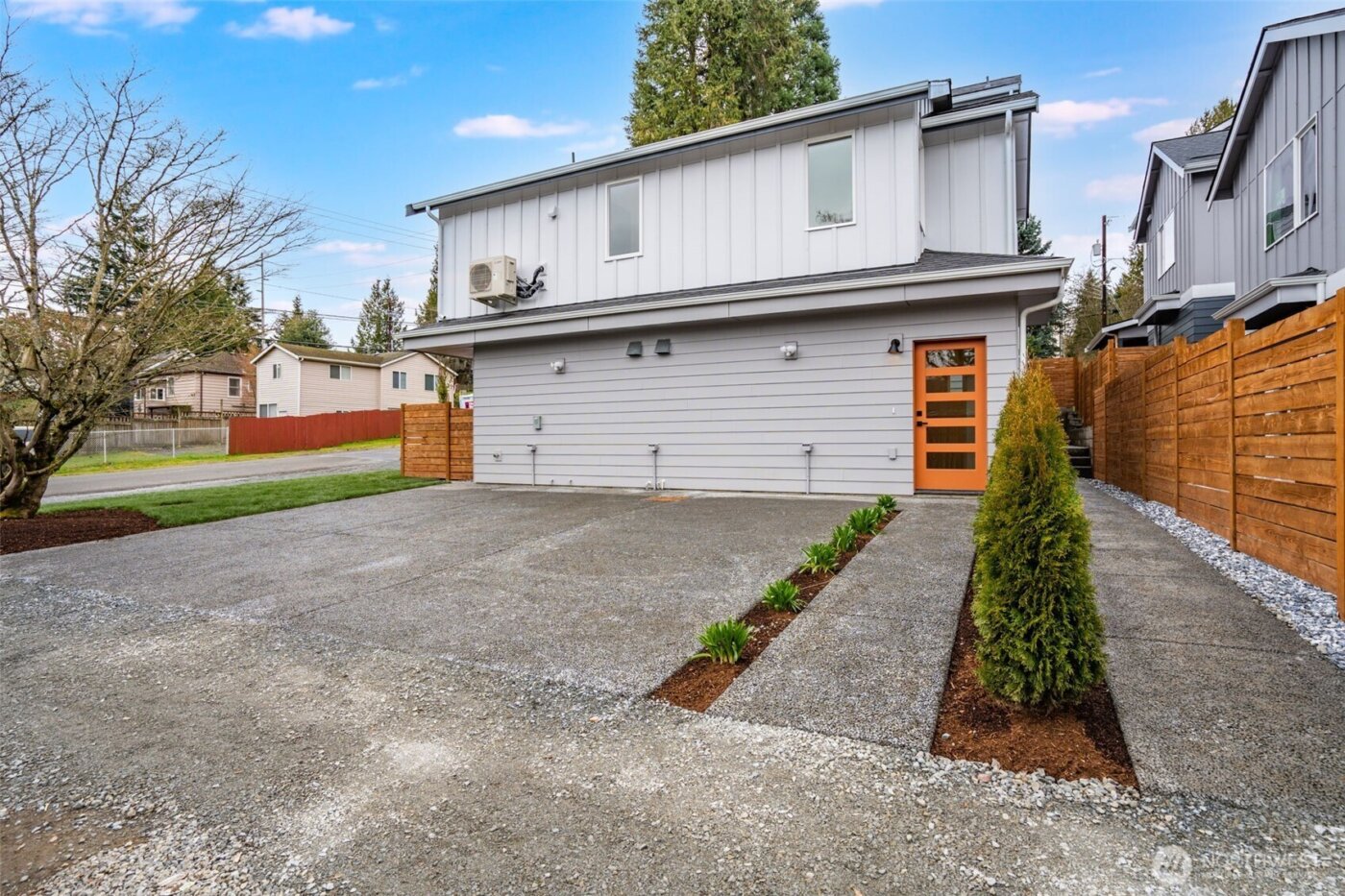 904 N 107th Street , Seattle, WA 98133