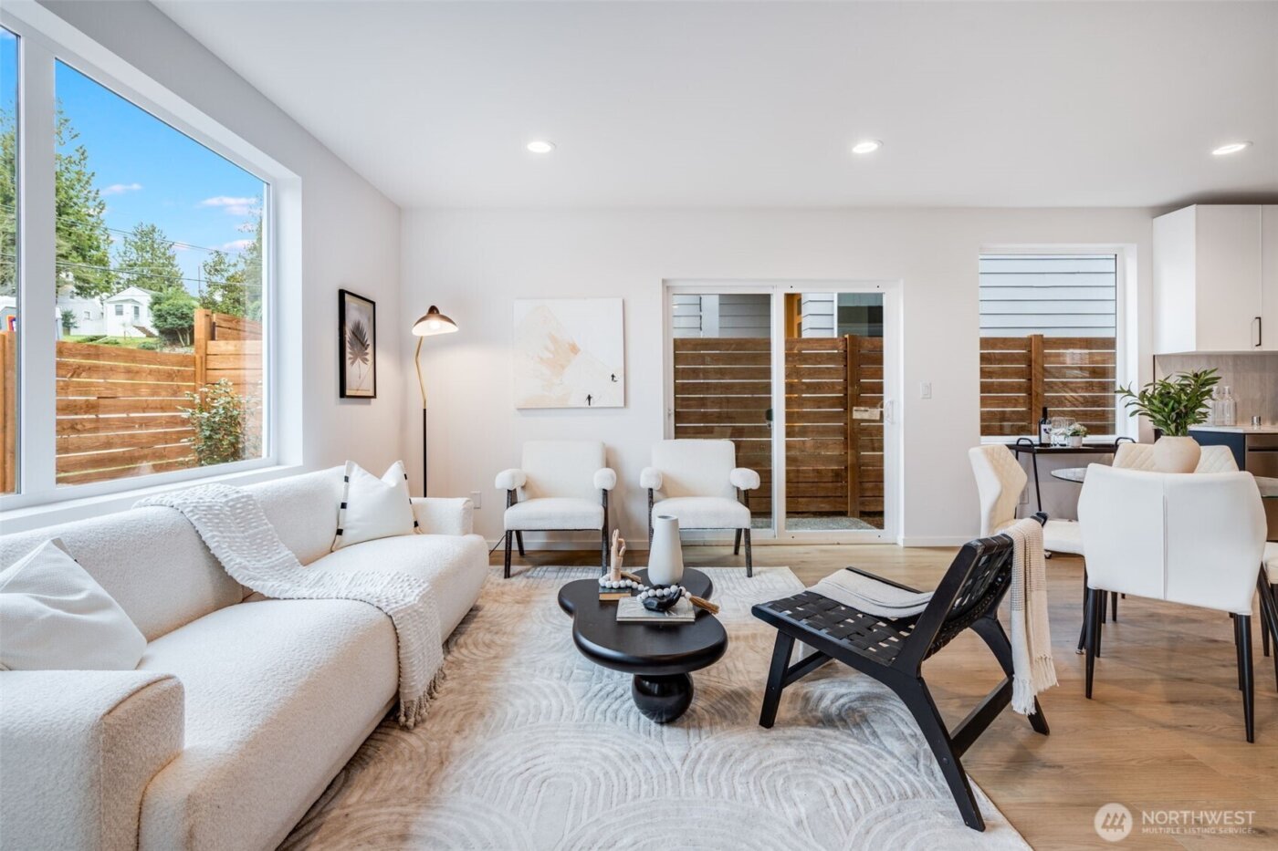 904 N 107th Street , Seattle, WA 98133