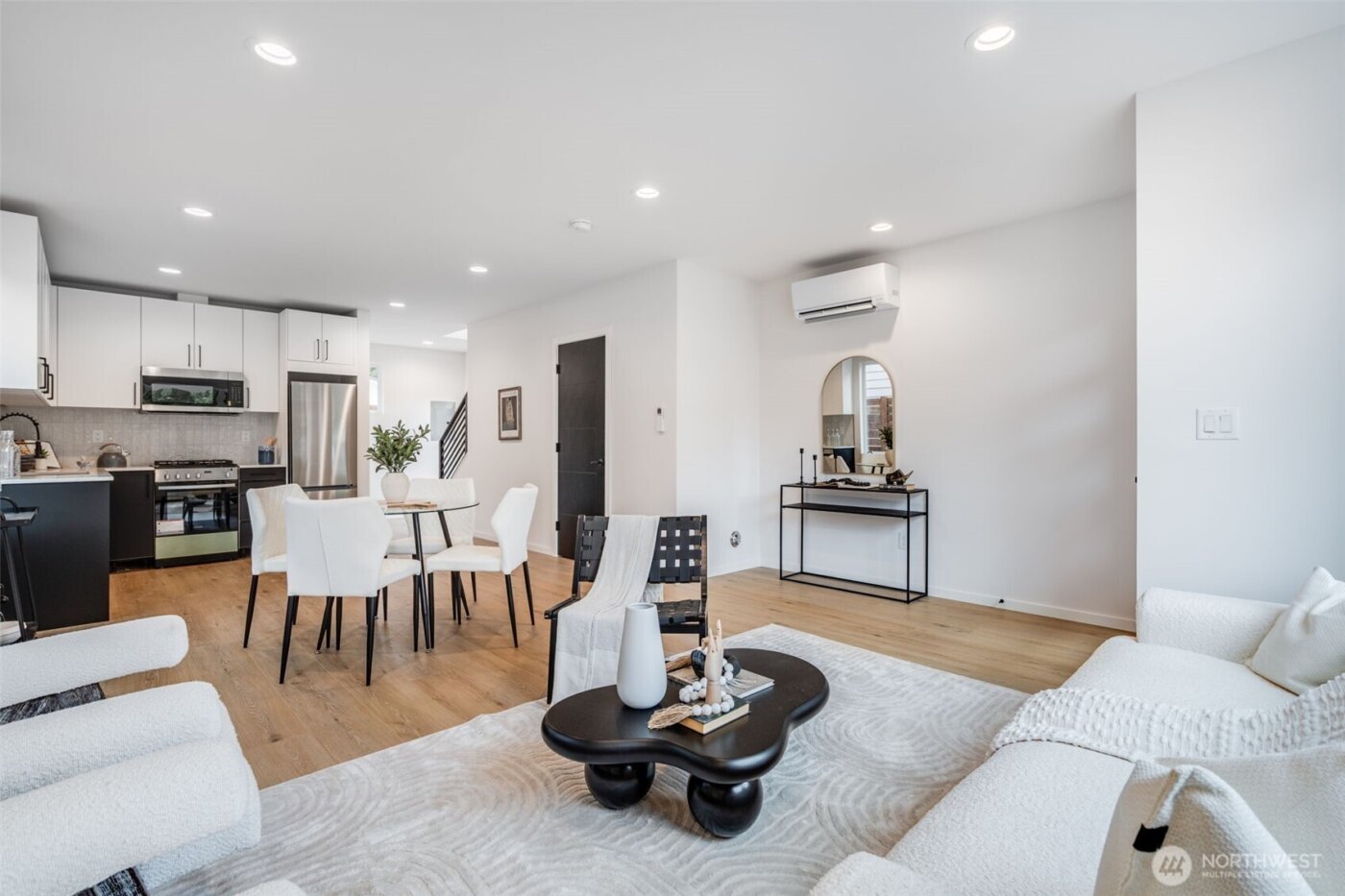 904 N 107th Street , Seattle, WA 98133