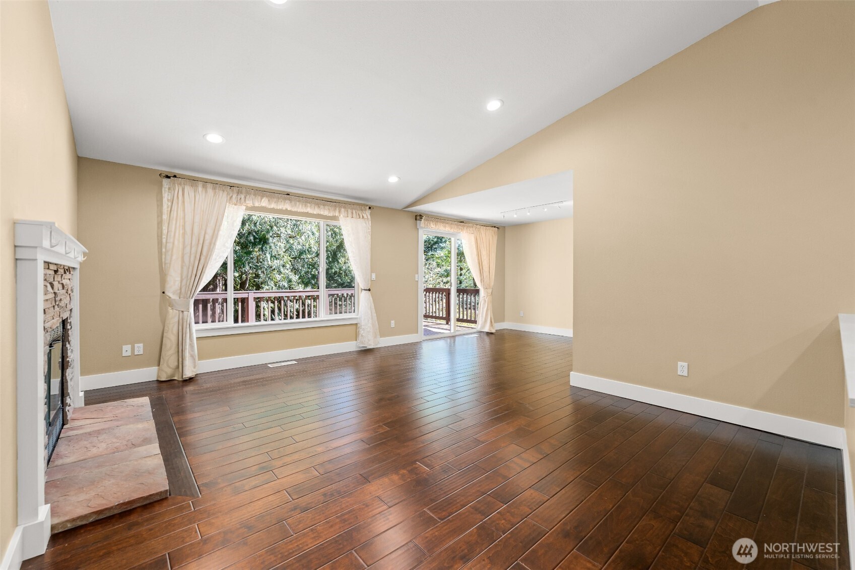 22706 NE 12th Place , Sammamish, WA 98074