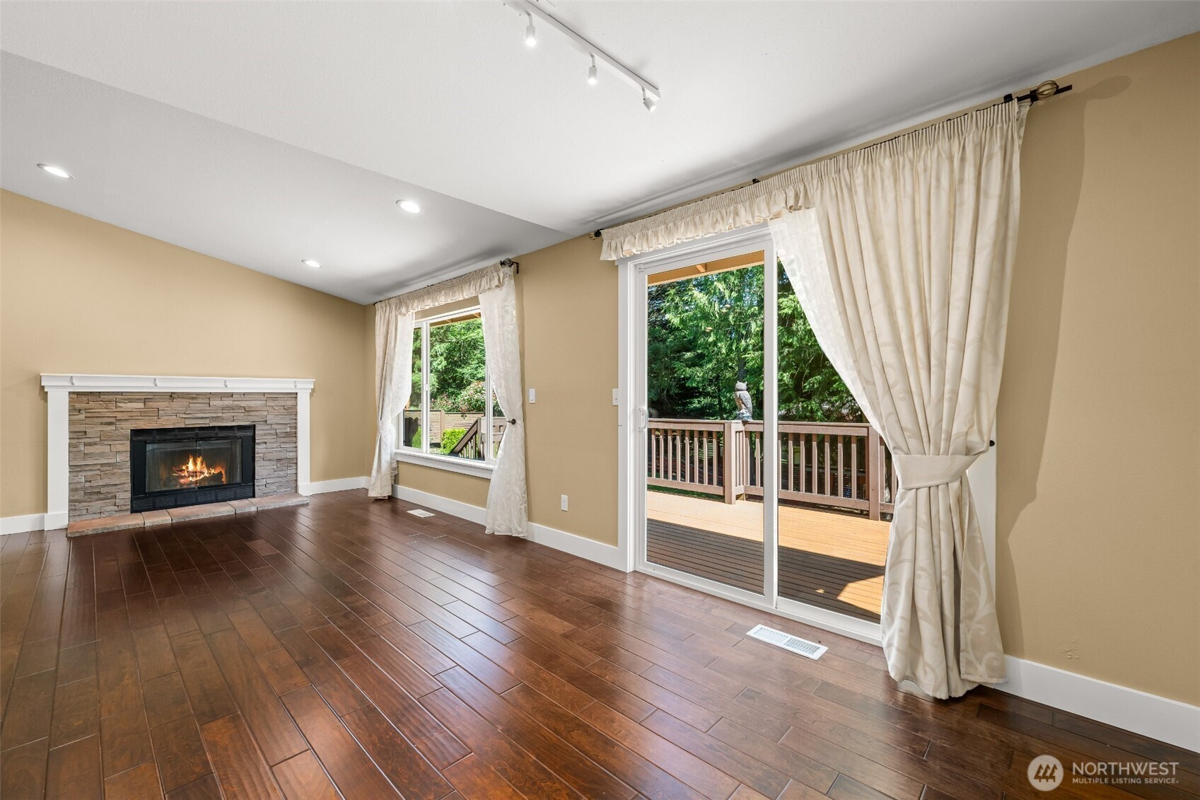 22706 NE 12th Place , Sammamish, WA 98074