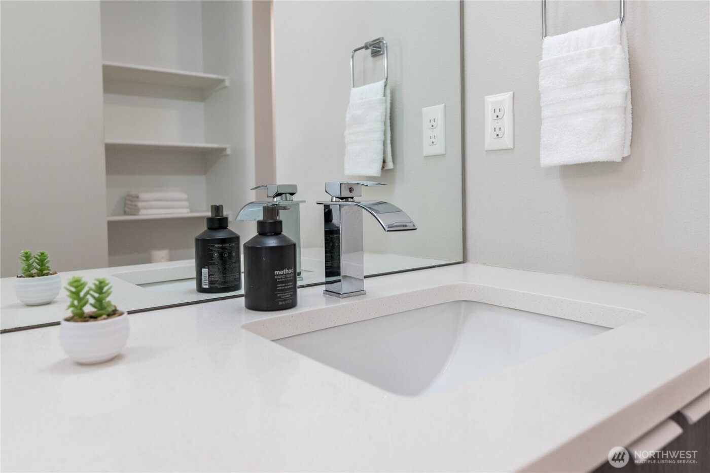 109 Hill Drive , Cathlamet, WA 98612