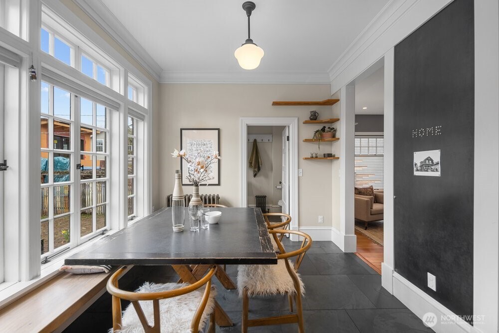 610 16th Avenue E, Seattle, WA 98112