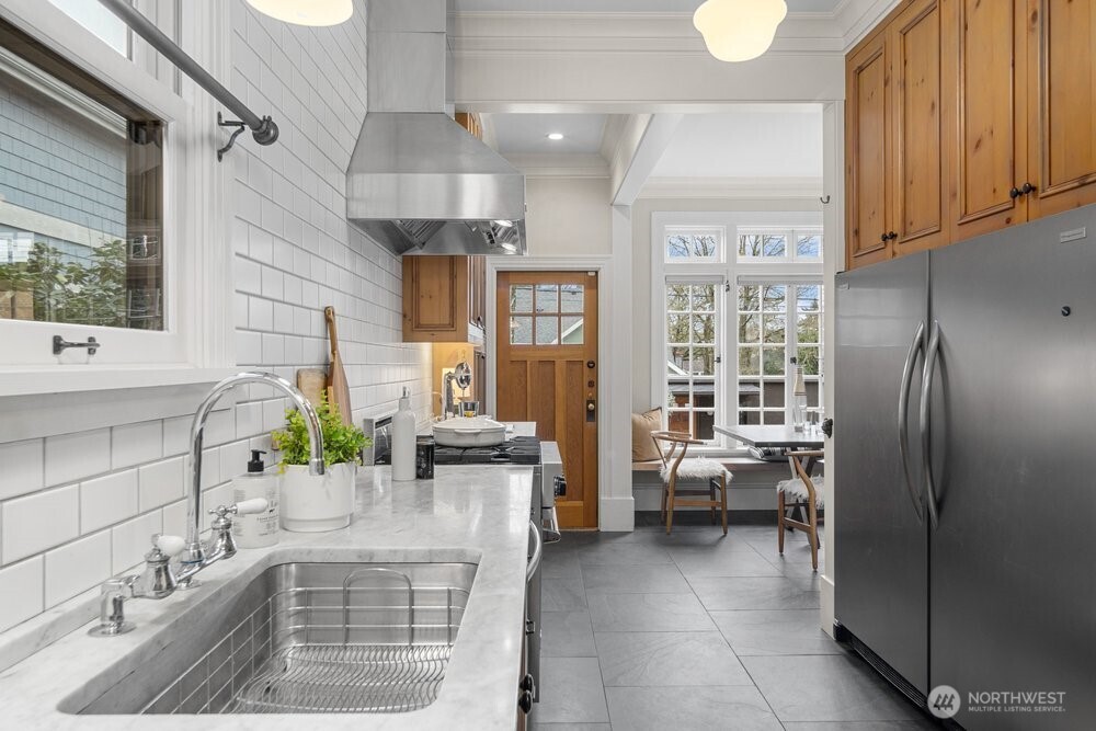 610 16th Avenue E, Seattle, WA 98112