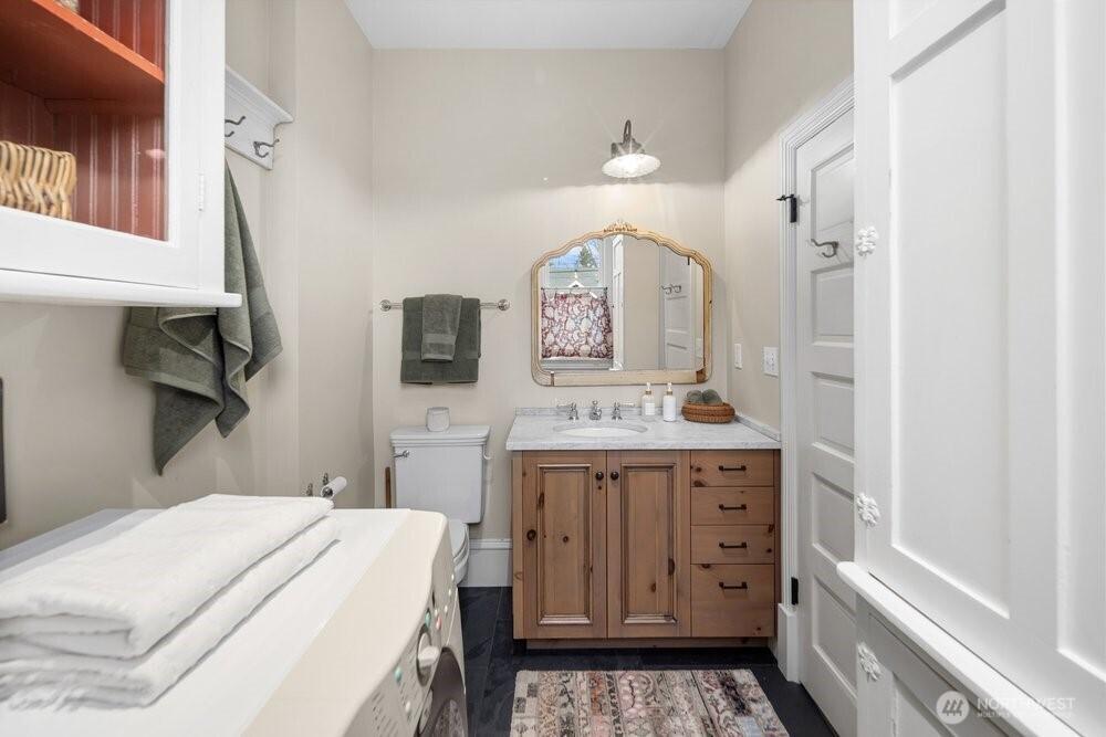 610 16th Avenue E, Seattle, WA 98112