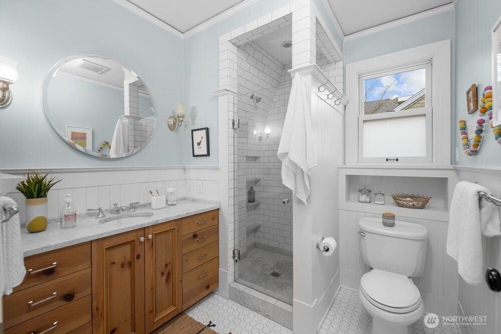 610 16th Avenue E, Seattle, WA 98112