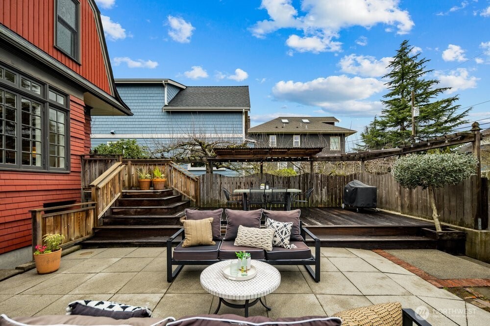 610 16th Avenue E, Seattle, WA 98112