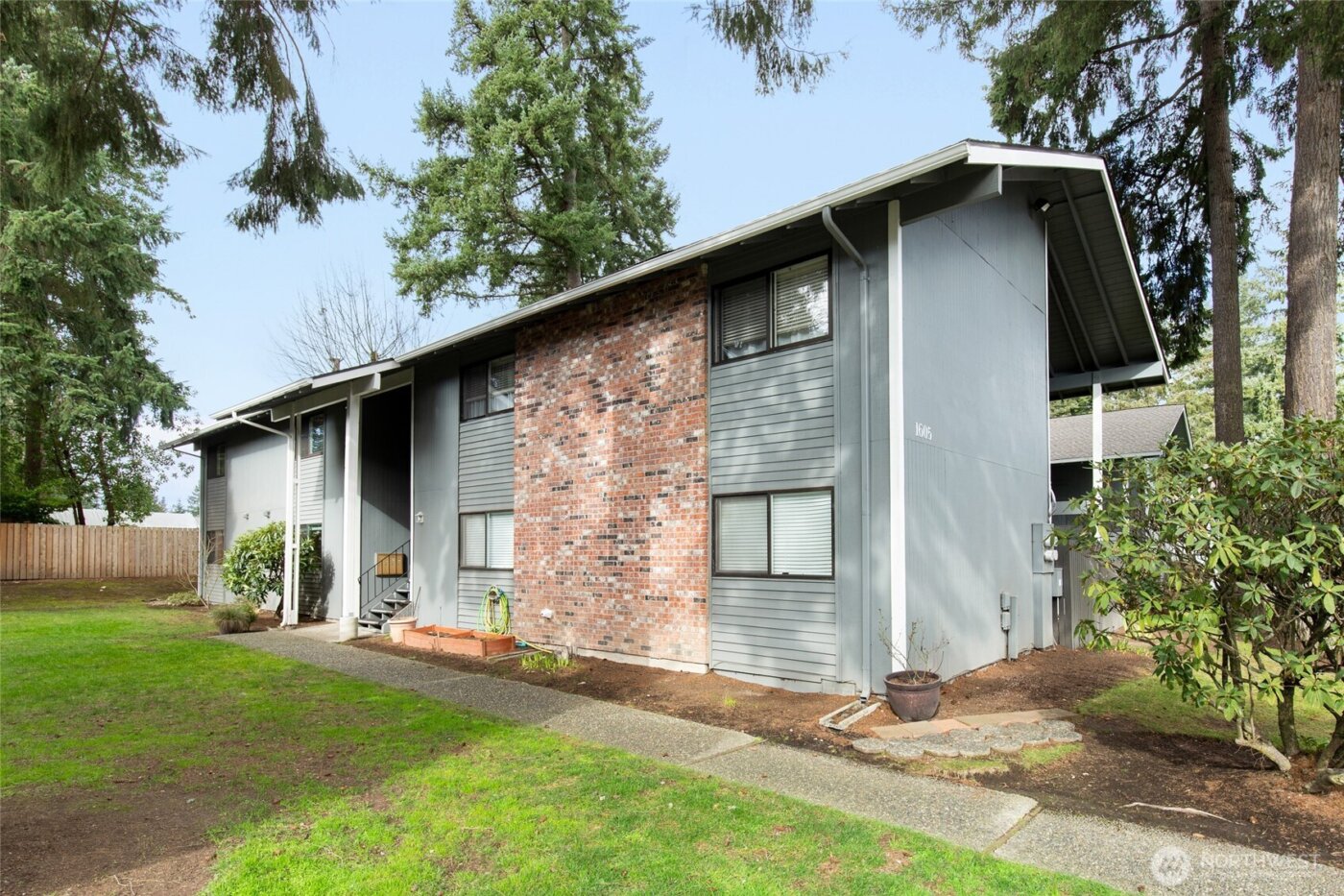 1605 149th Place SE #1, Bellevue, WA 98007