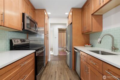 1605 149th Place SE #1, Bellevue, WA 98007 - Photo 4