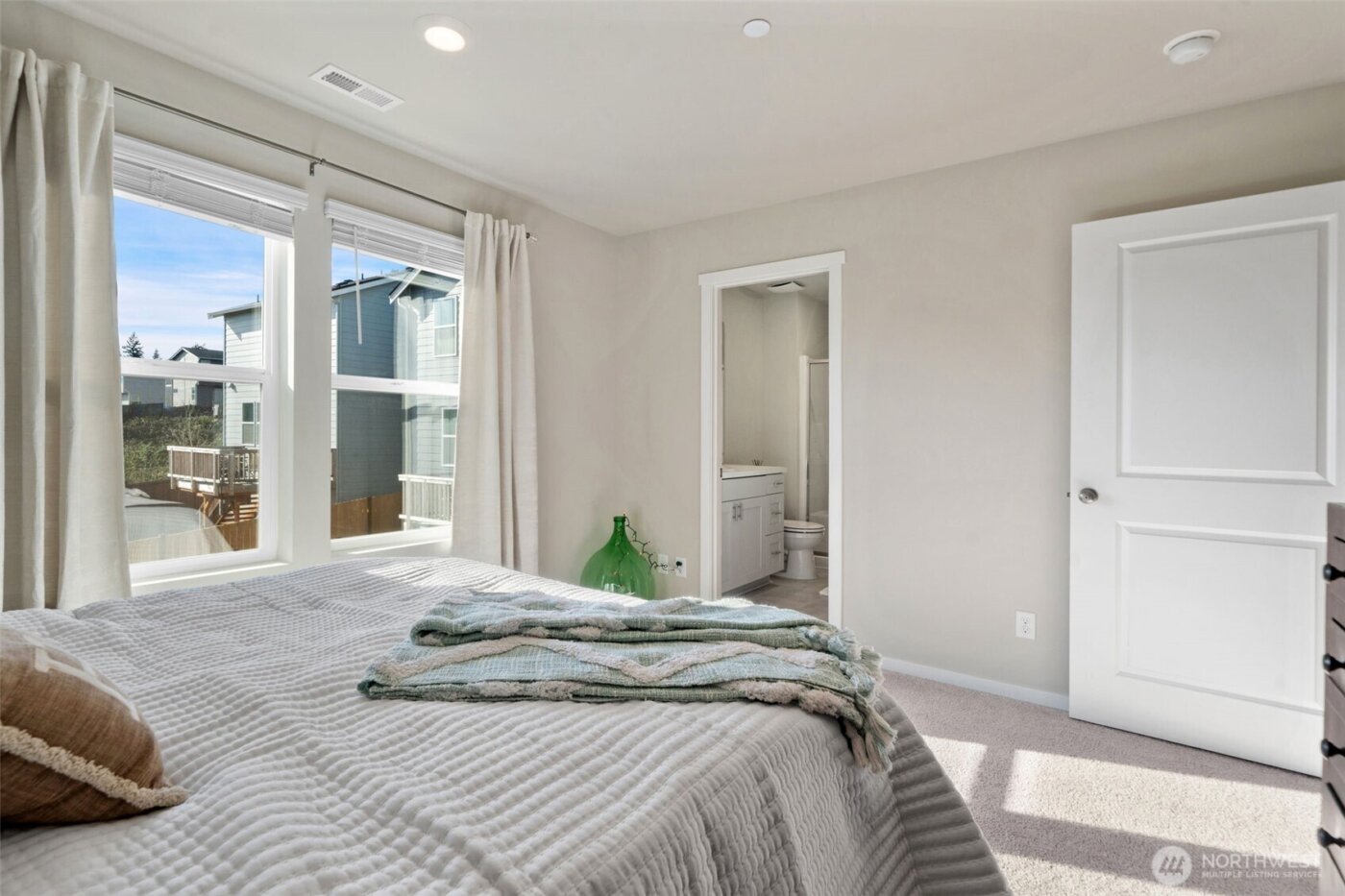 949 Tetherow Street , Bremerton, WA 98310