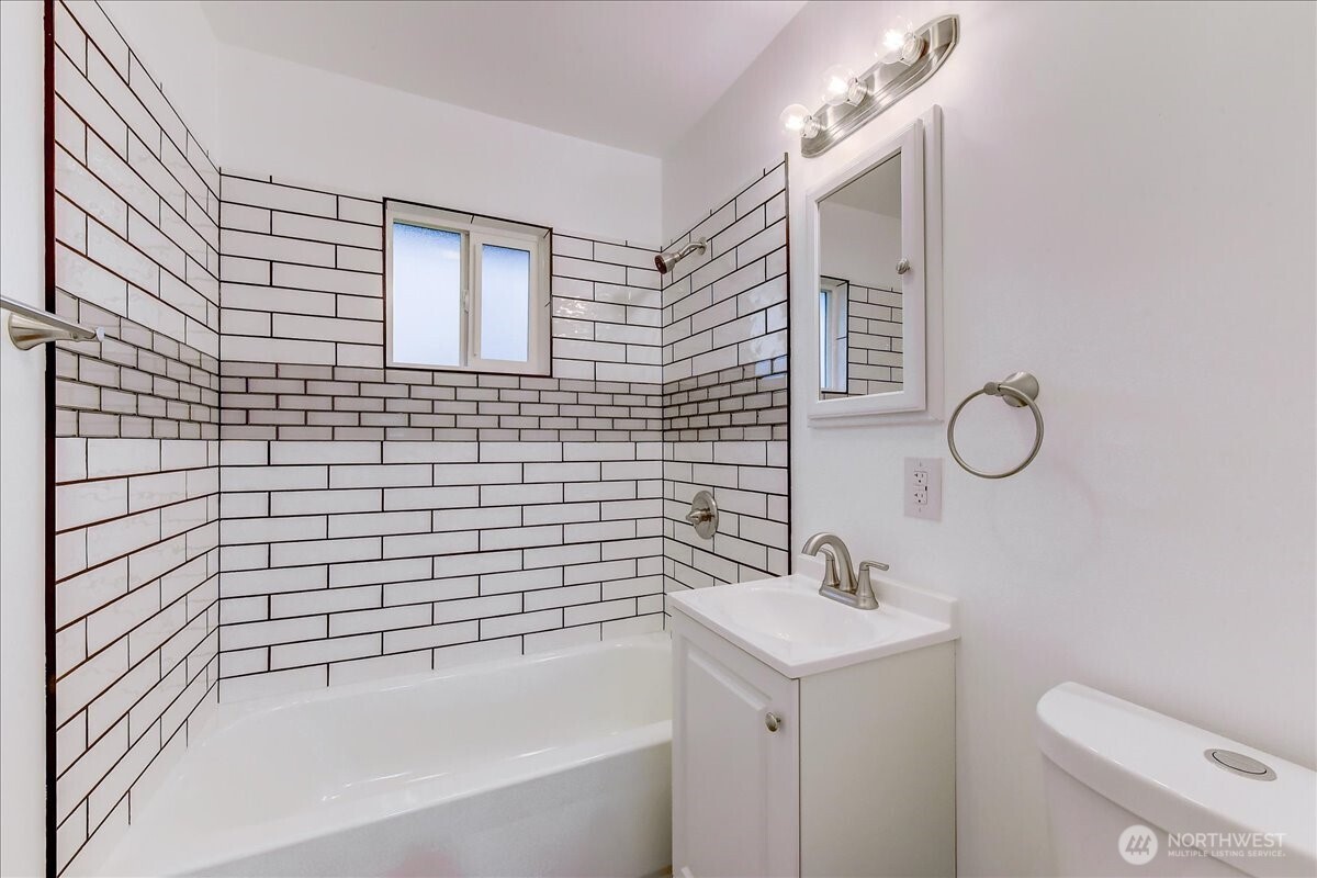 9320 31st Place SW, Seattle, WA 98126