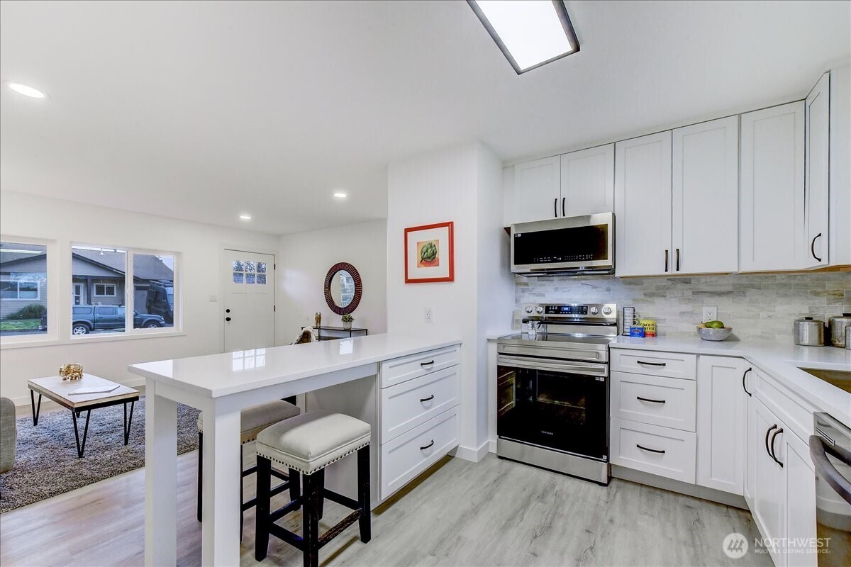 9320 31st Place SW, Seattle, WA 98126