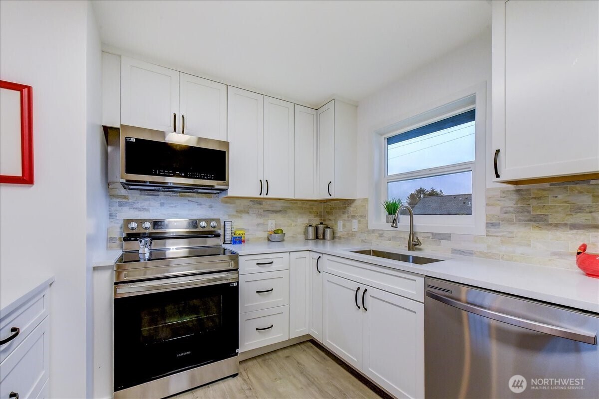 9320 31st Place SW, Seattle, WA 98126