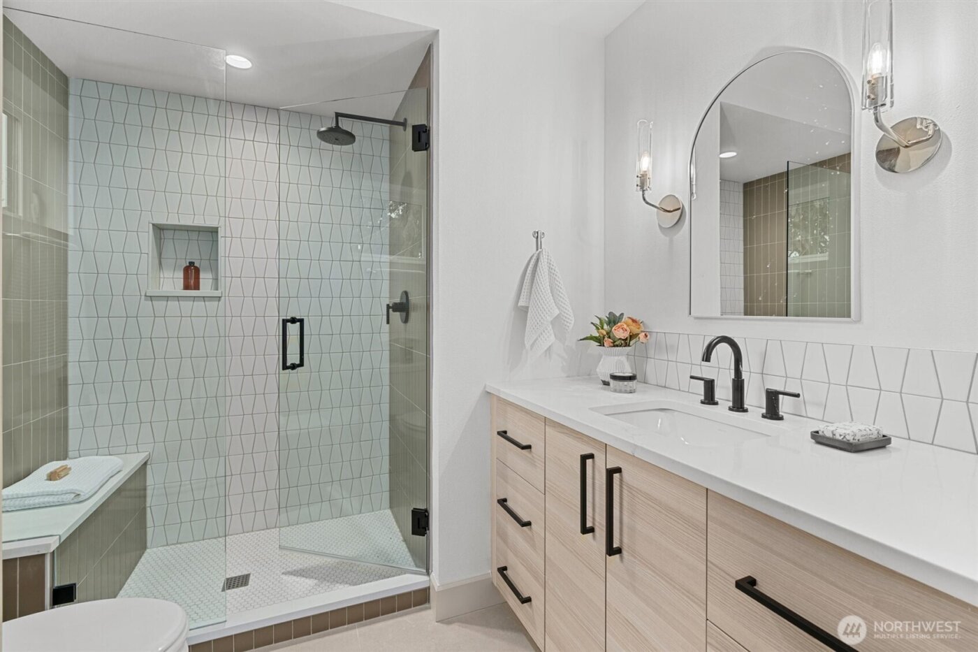 1255 NE 100th Street , Seattle, WA 98125