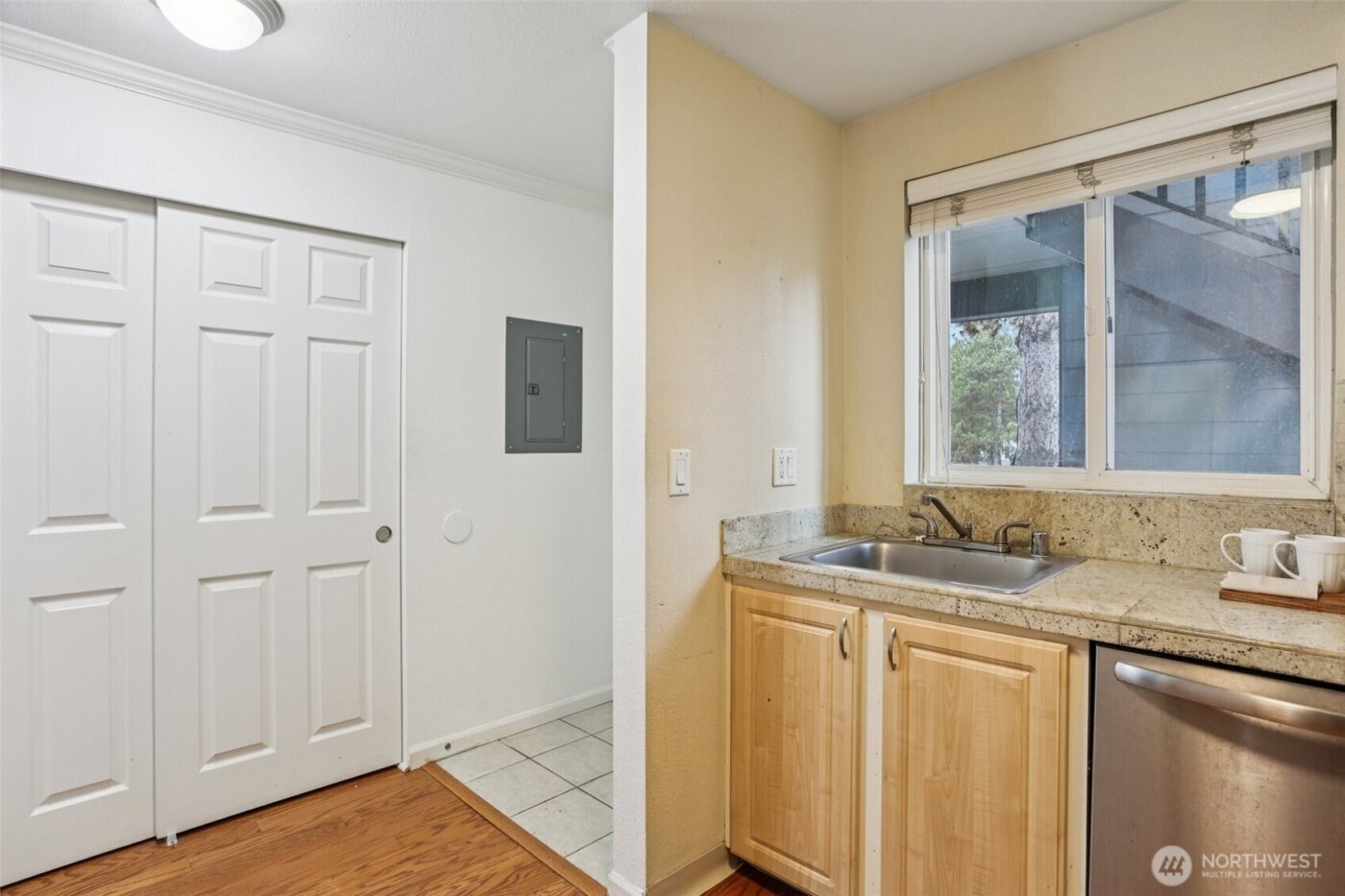 11103 NE 124th Lane #B205, Kirkland, WA 98034