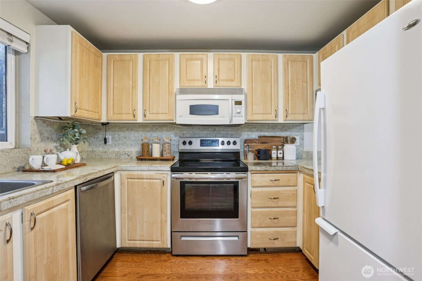 11103 NE 124th Lane #B205, Kirkland, WA 98034