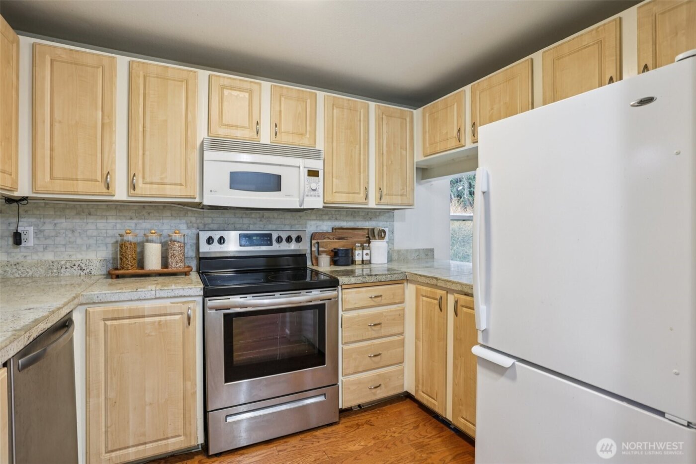 11103 NE 124th Lane #B205, Kirkland, WA 98034