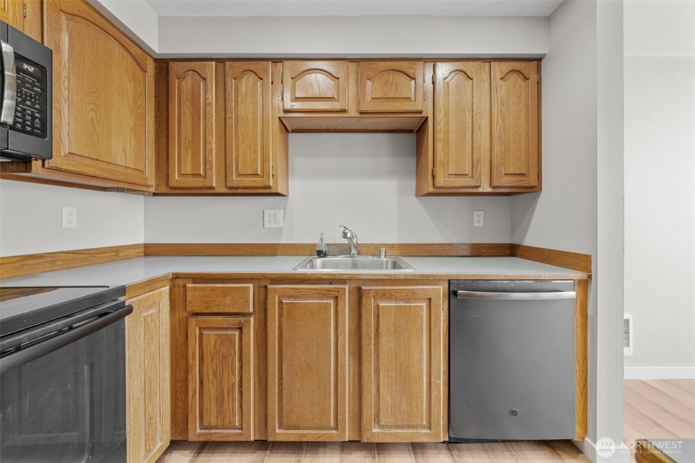 12025 SE 60th Street #B, Bellevue, WA 98006