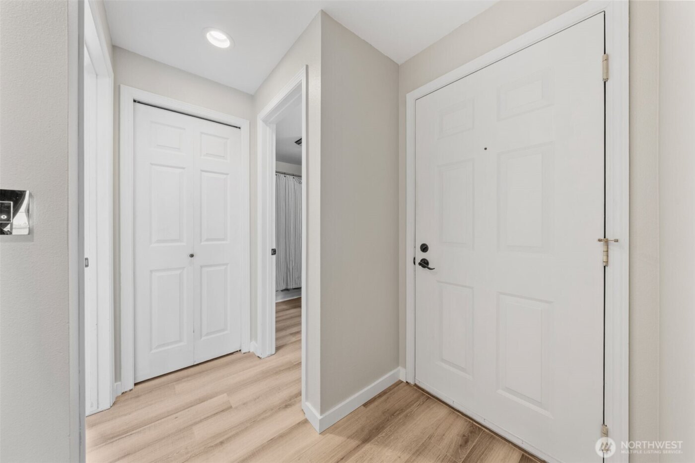 12025 SE 60th Street #B, Bellevue, WA 98006