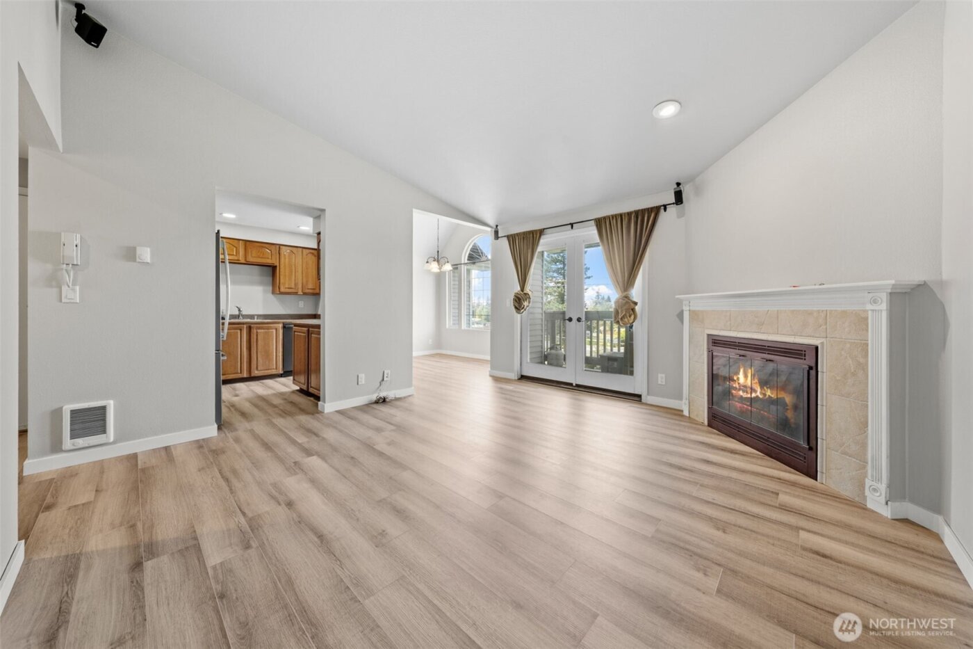 12025 SE 60th Street #B, Bellevue, WA 98006