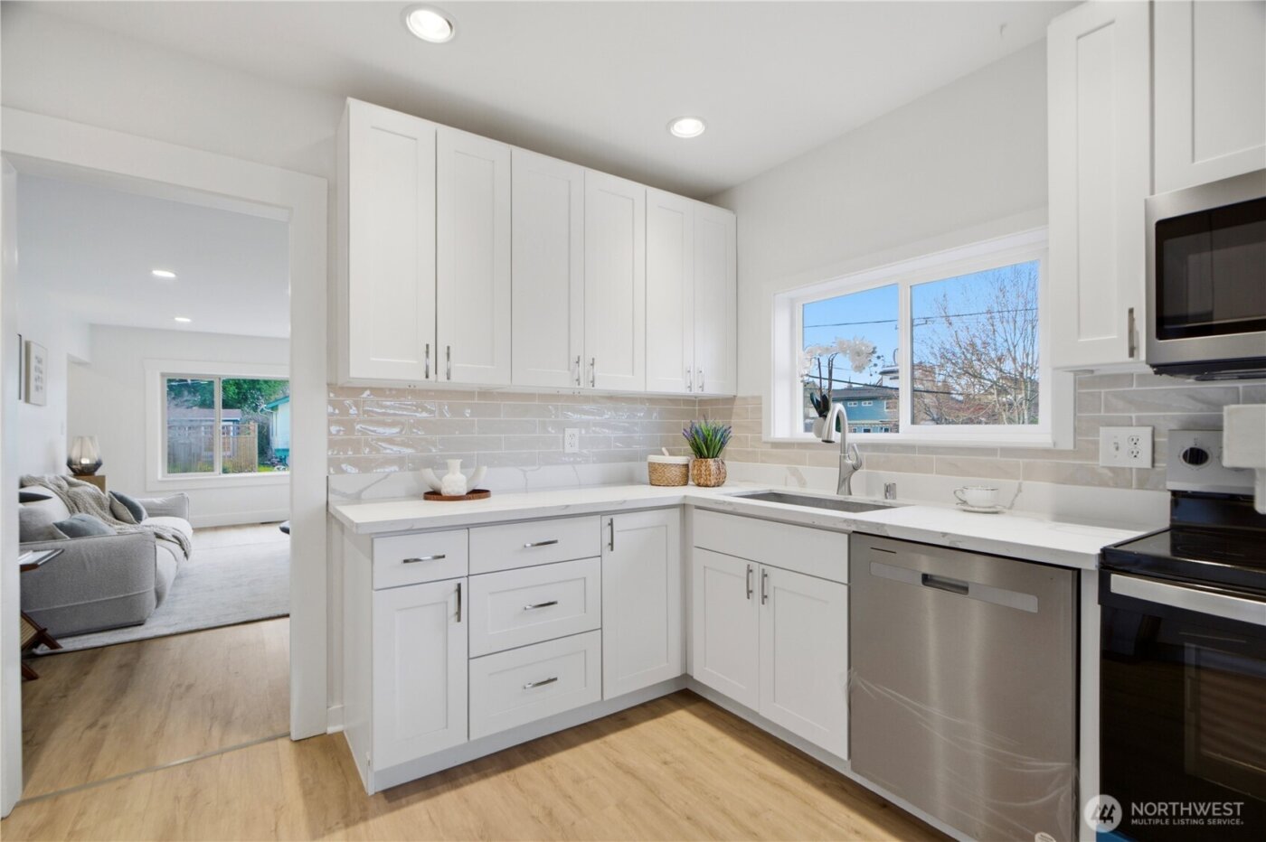 3908 SW Hanford St , Seattle, WA 98116