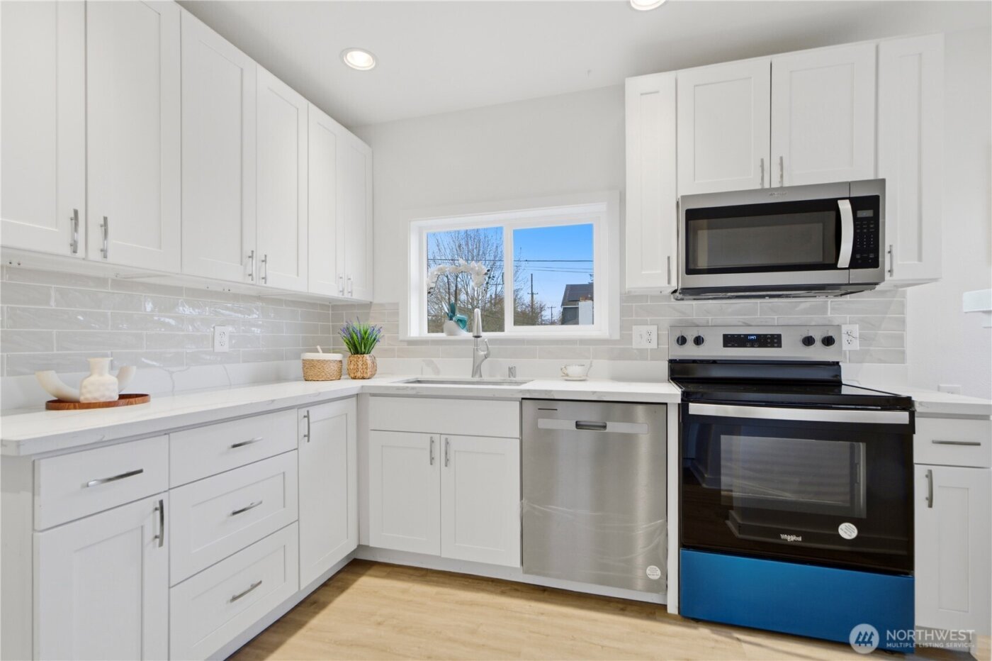 3908 SW Hanford St , Seattle, WA 98116