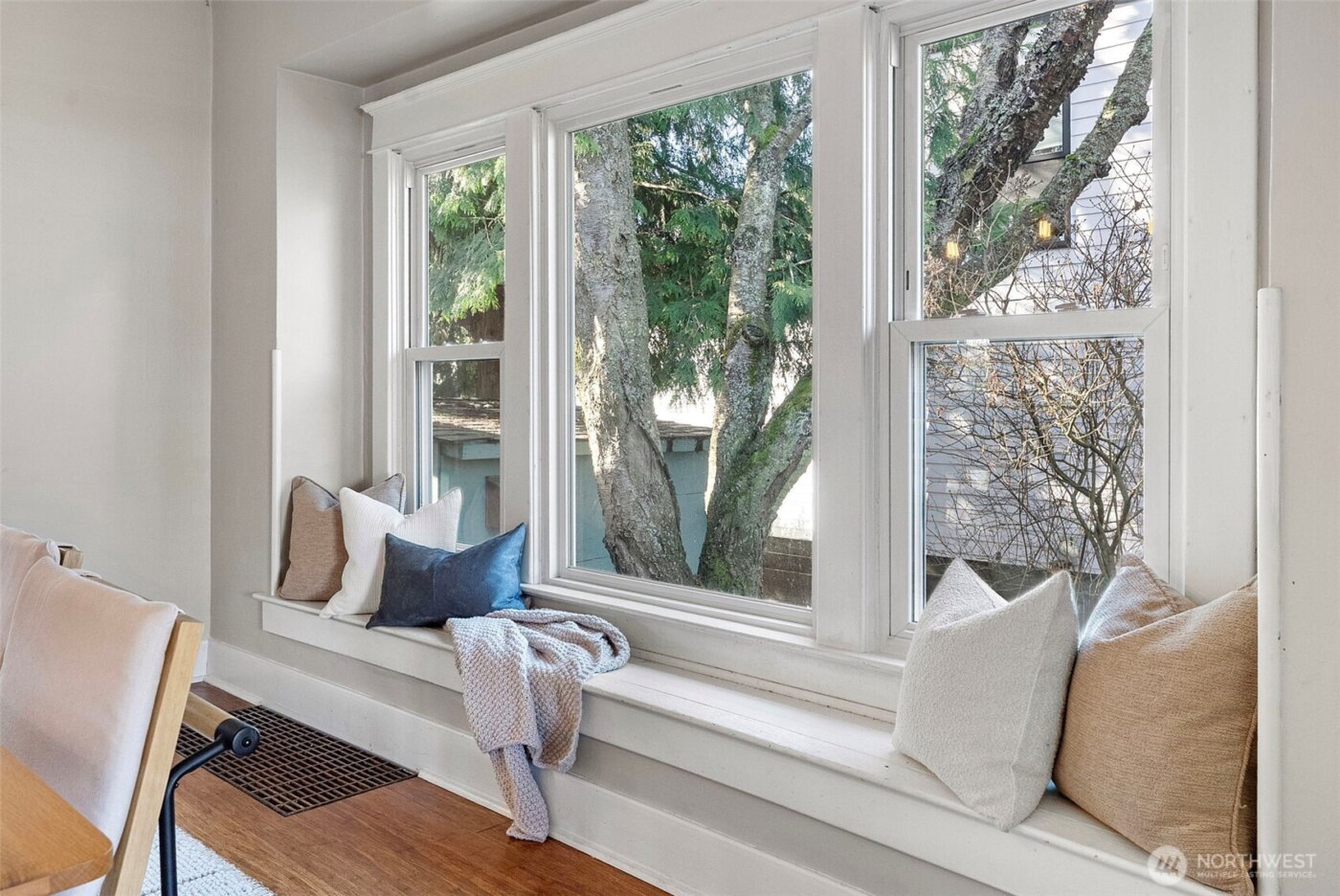 827 NW 61st Street , Seattle, WA 98107