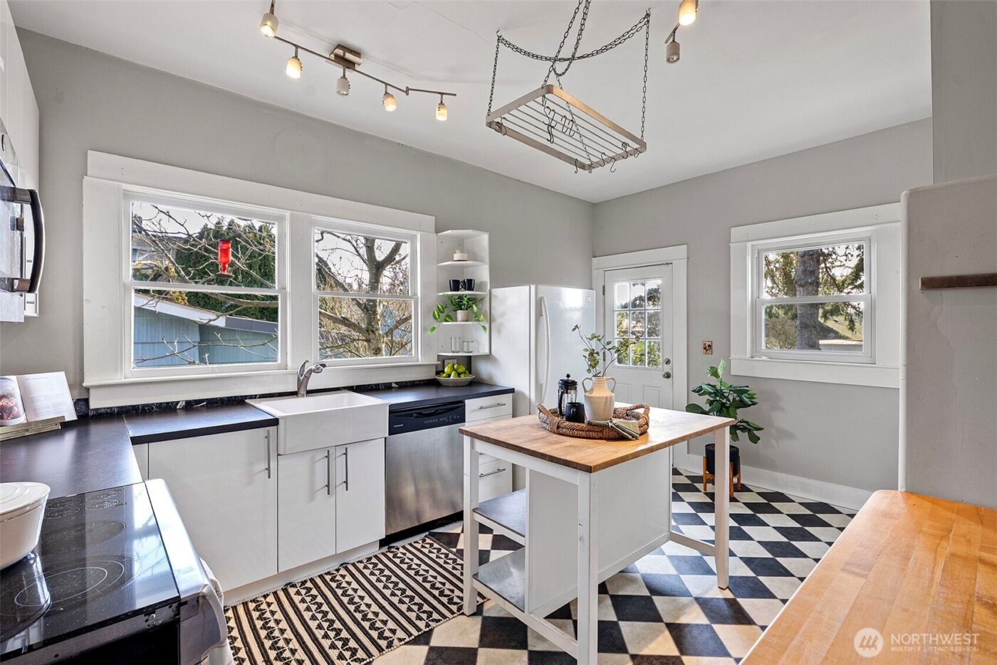 827 NW 61st Street , Seattle, WA 98107