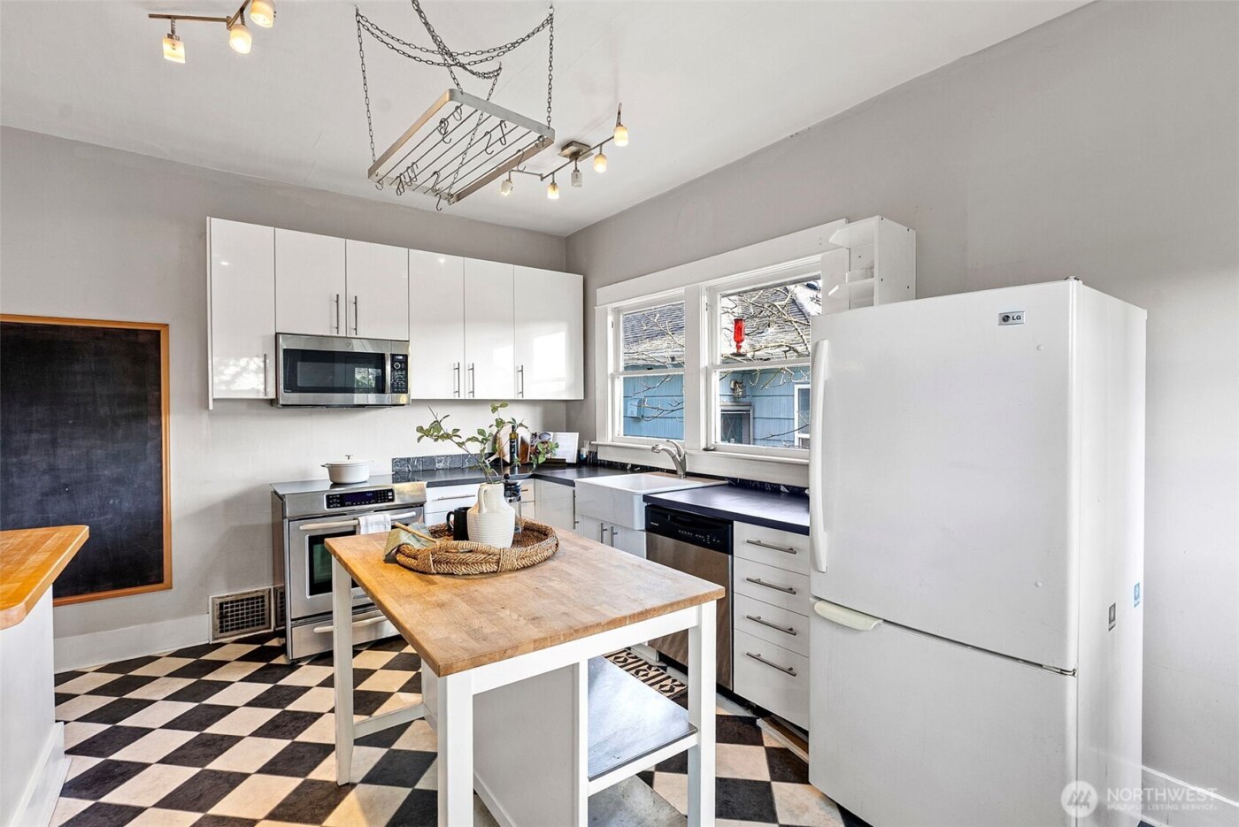 827 NW 61st Street , Seattle, WA 98107