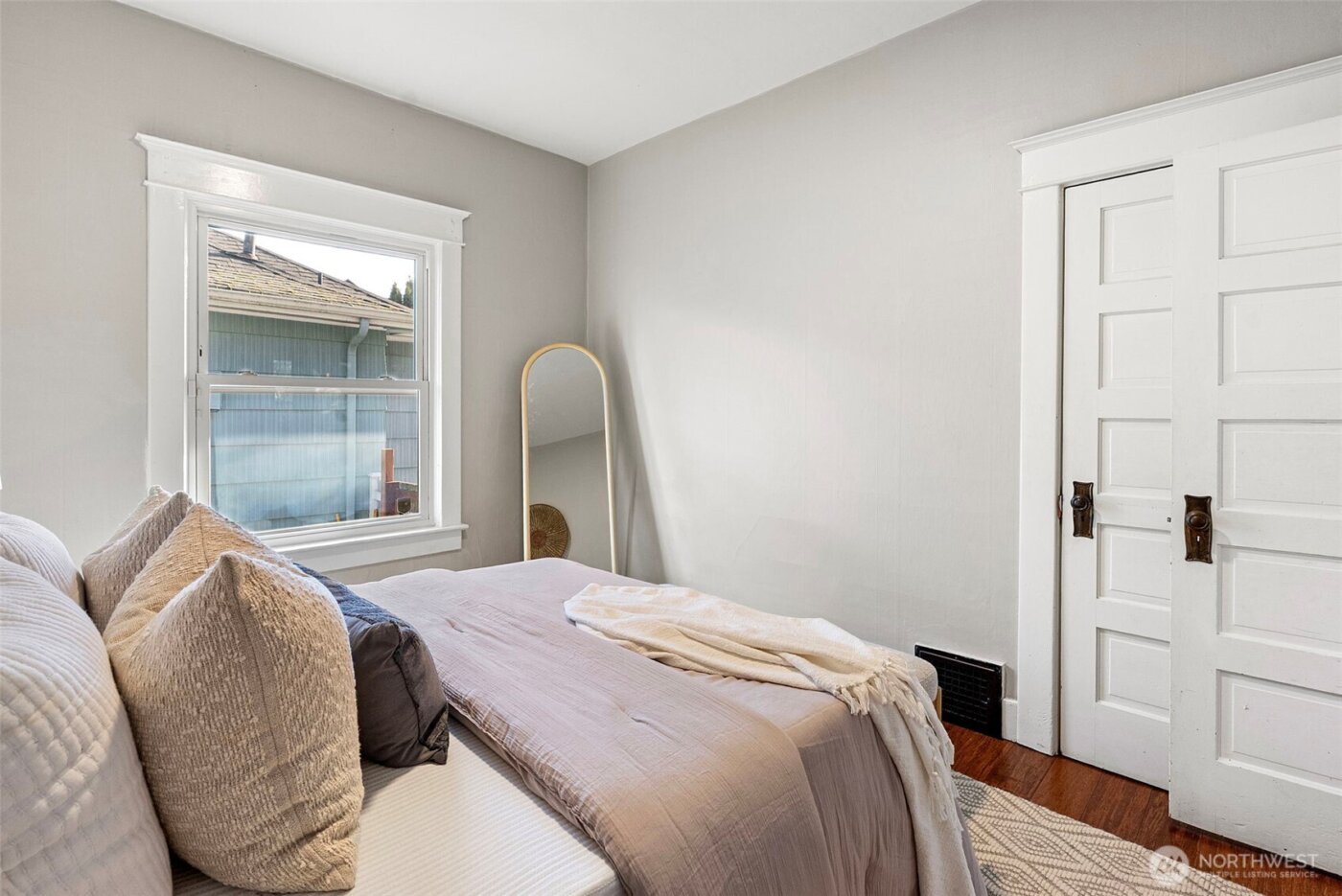 827 NW 61st Street , Seattle, WA 98107