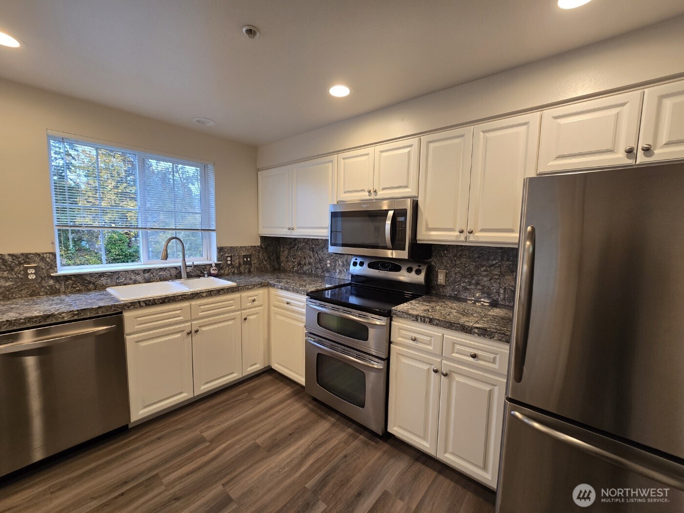 7207 210th Street SW #102, Edmonds, WA 98026