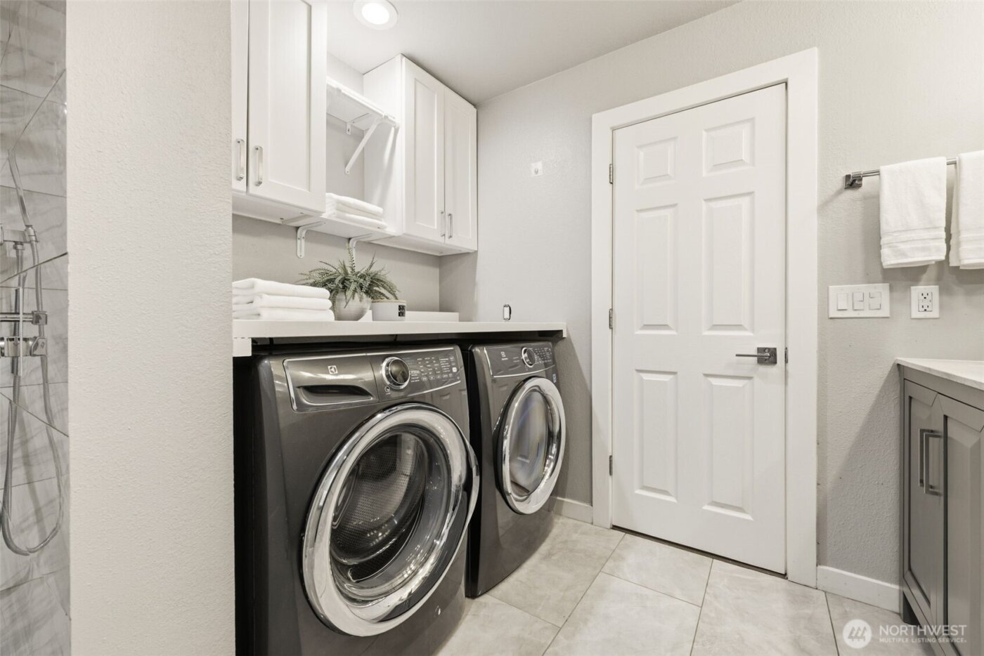 17464 NE 38th Street #B202, Redmond, WA 98052