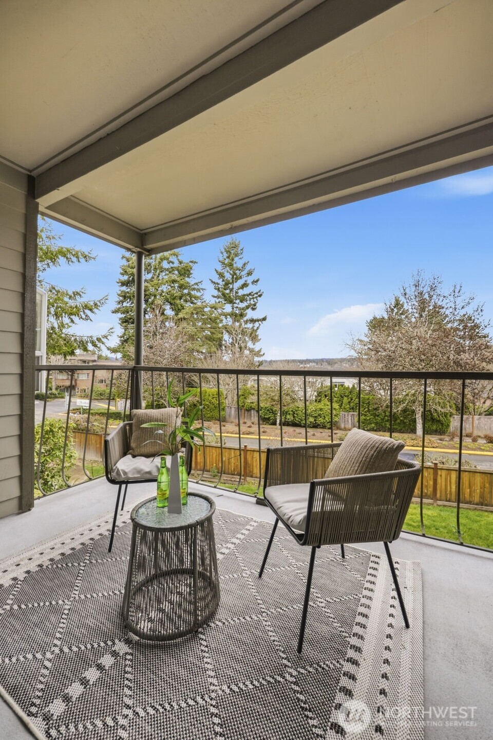 17464 NE 38th Street #B202, Redmond, WA 98052