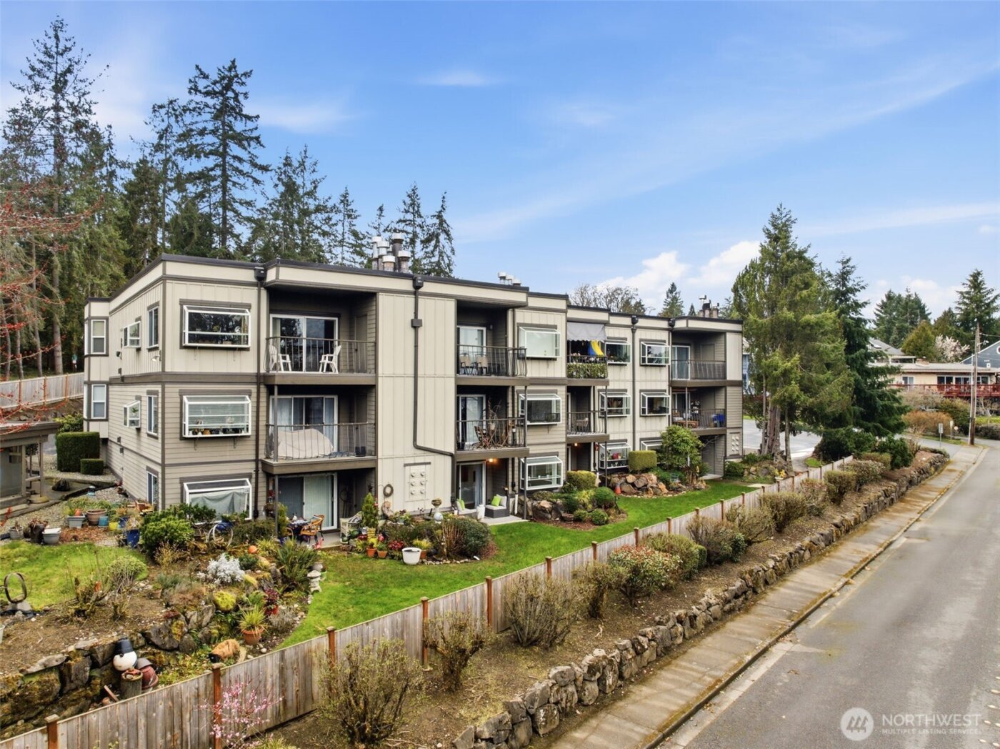17464 NE 38th Street #B202, Redmond, WA 98052