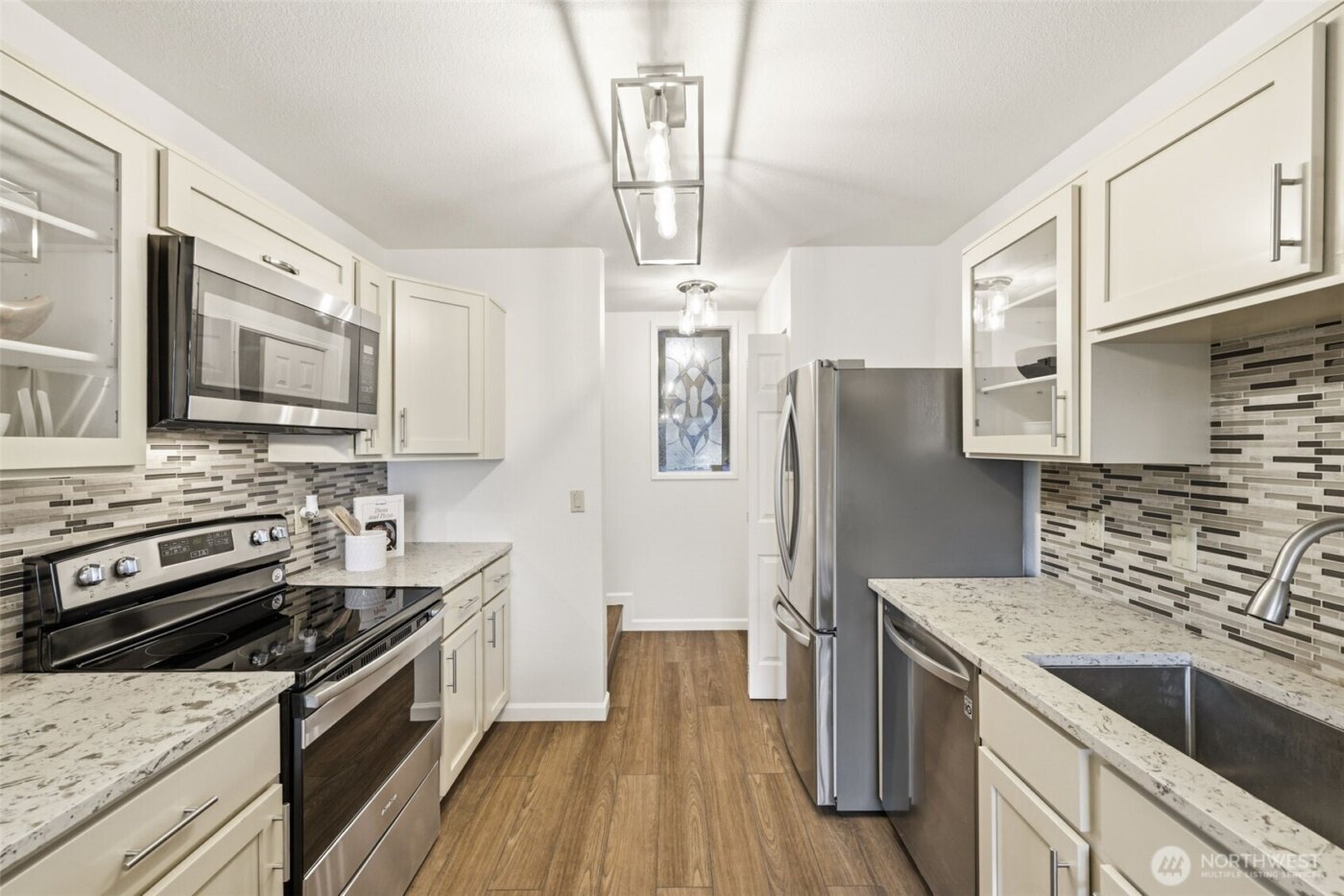 17464 NE 38th Street #B202, Redmond, WA 98052