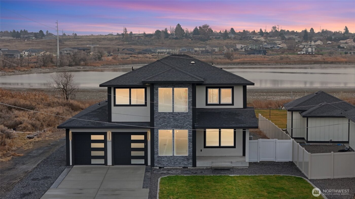 1515 W Lakeside Dr , Moses Lake, WA 98837