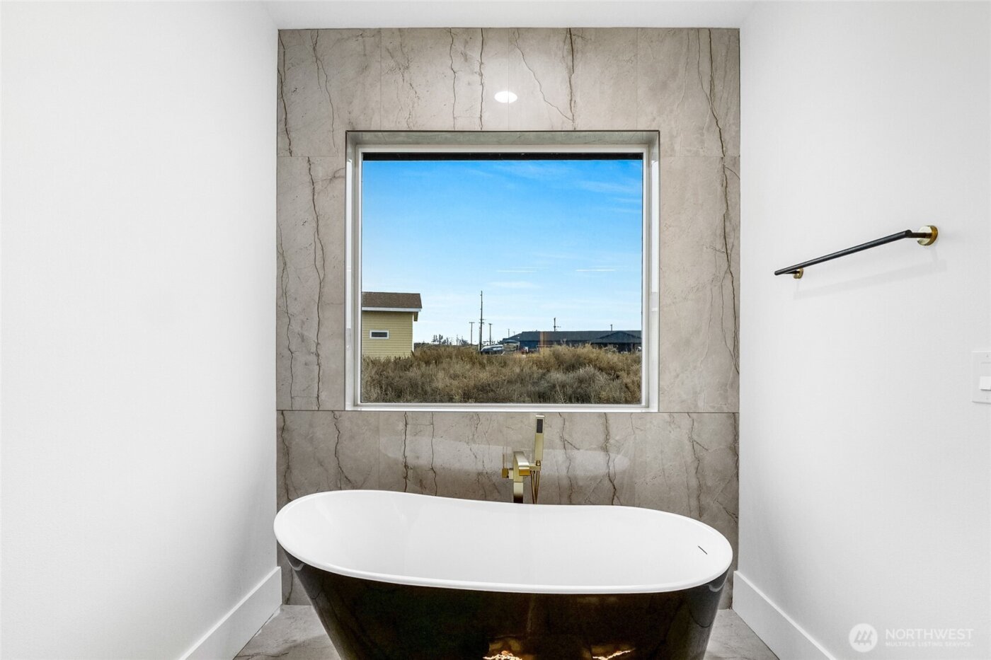 1515 W Lakeside Dr , Moses Lake, WA 98837