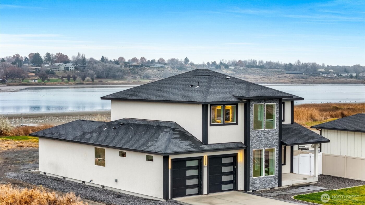 1515 W Lakeside Dr , Moses Lake, WA 98837