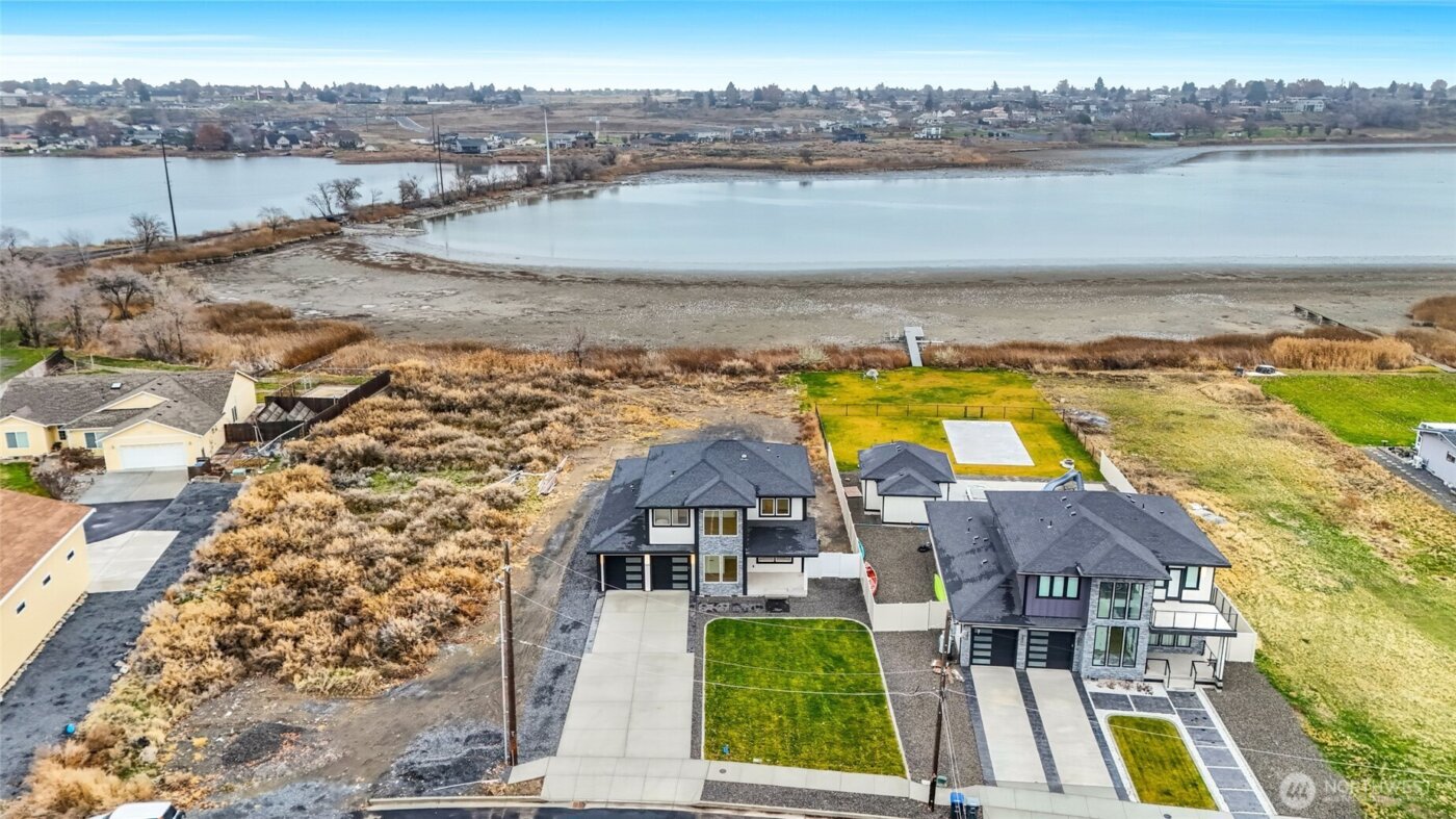 1515 W Lakeside Dr , Moses Lake, WA 98837