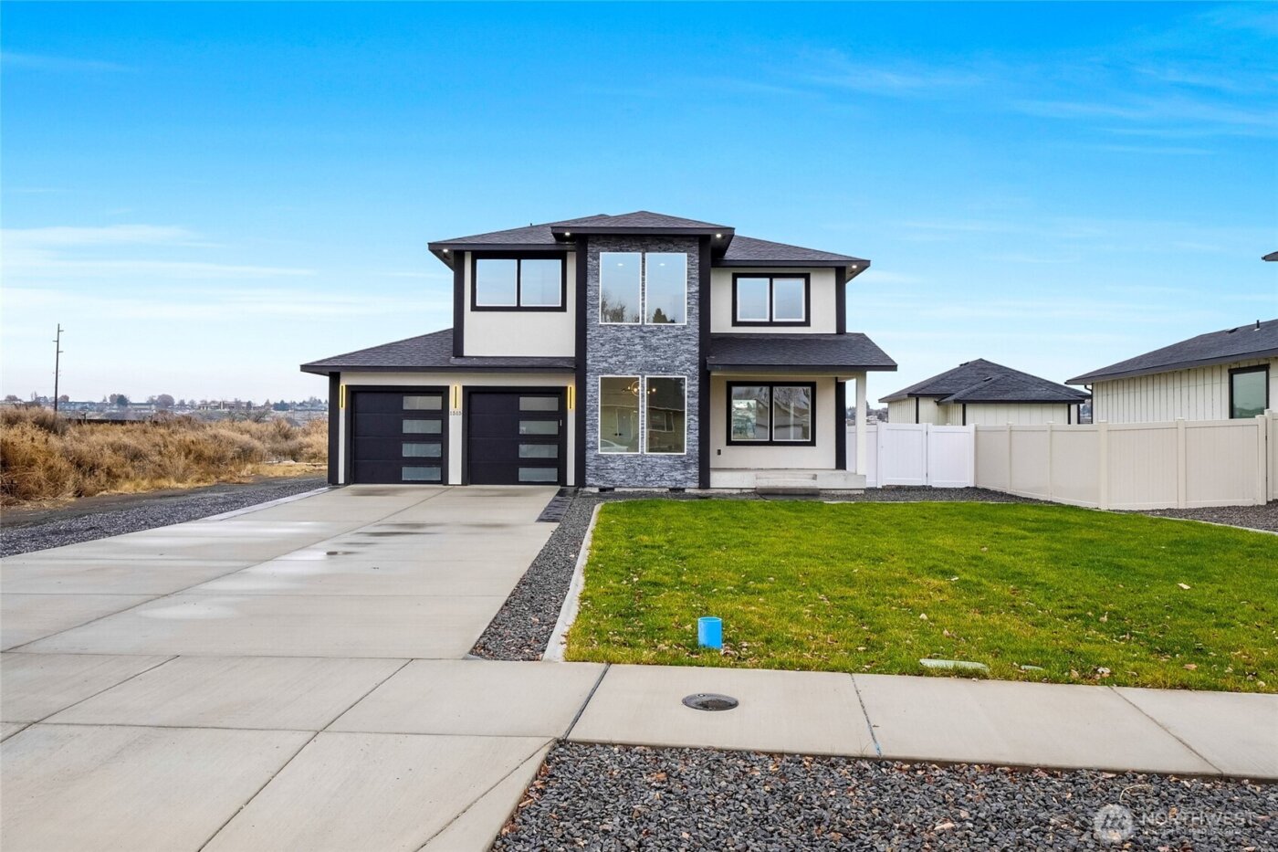 1515 W Lakeside Dr , Moses Lake, WA 98837