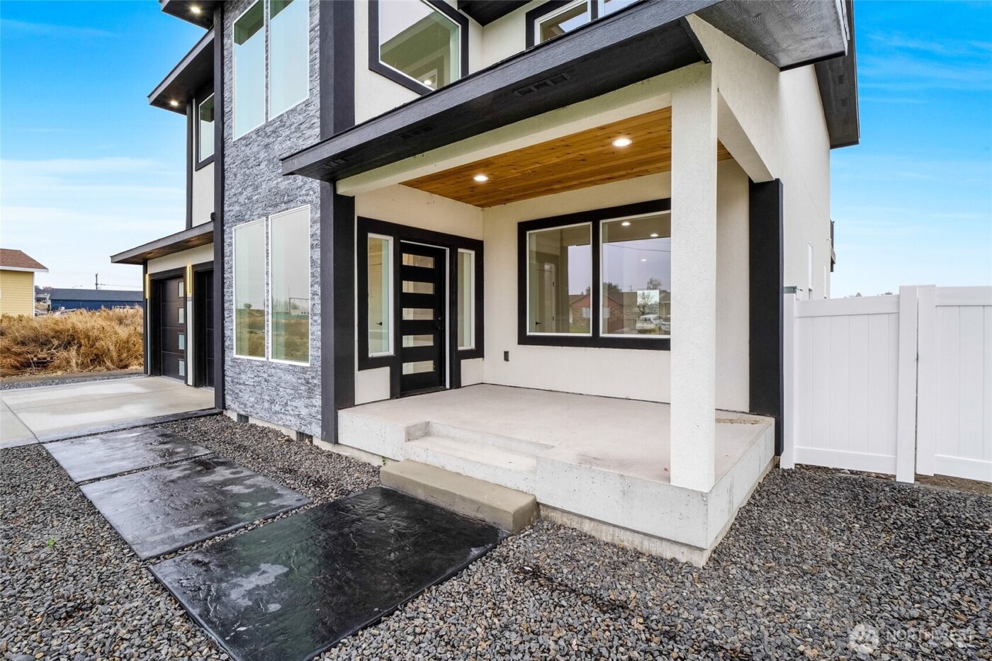 1515 W Lakeside Dr , Moses Lake, WA 98837