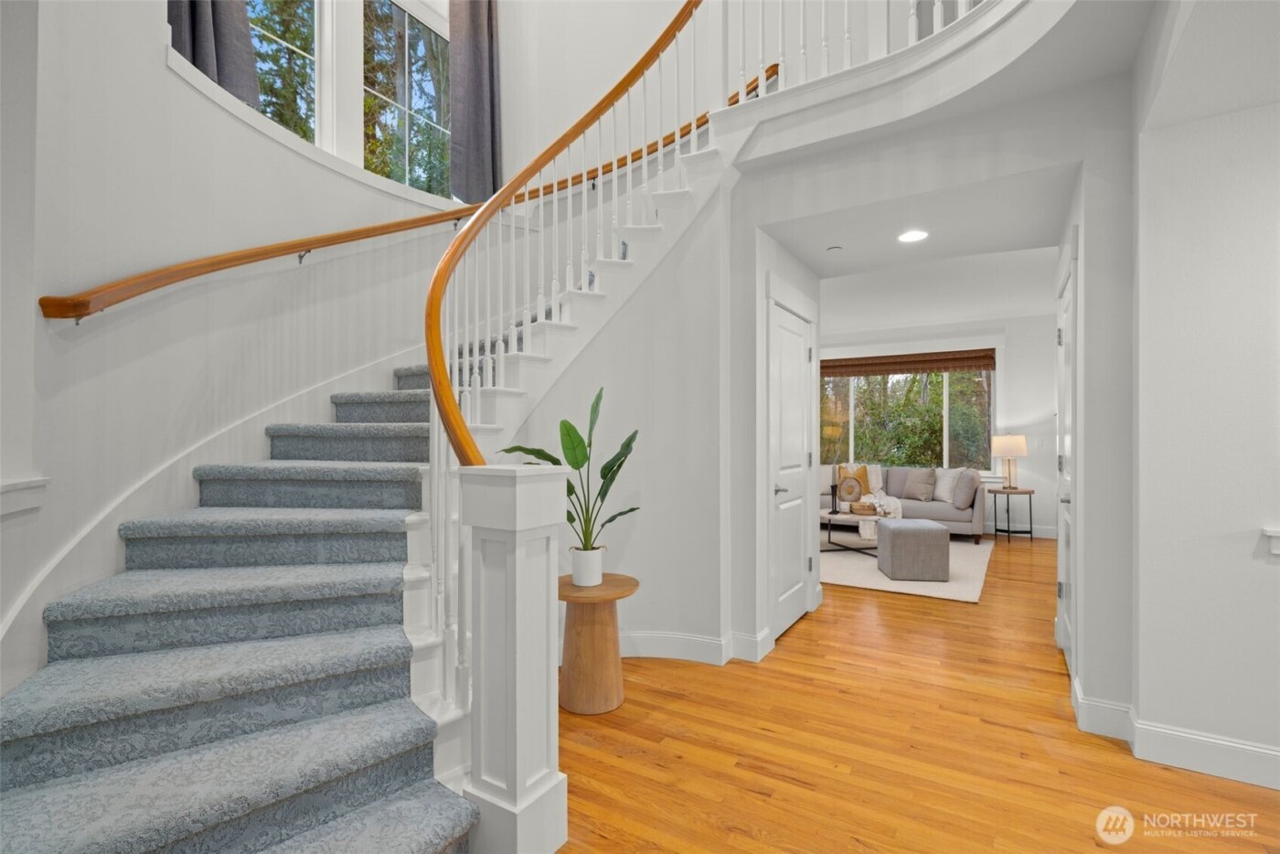 1717 100th Avenue NE, Bellevue, WA 98004