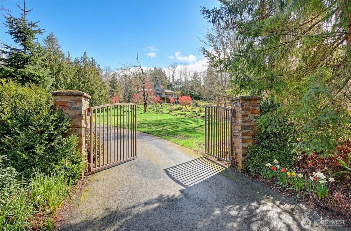 2165 Lowell Point Road , Camano Island, WA 98282