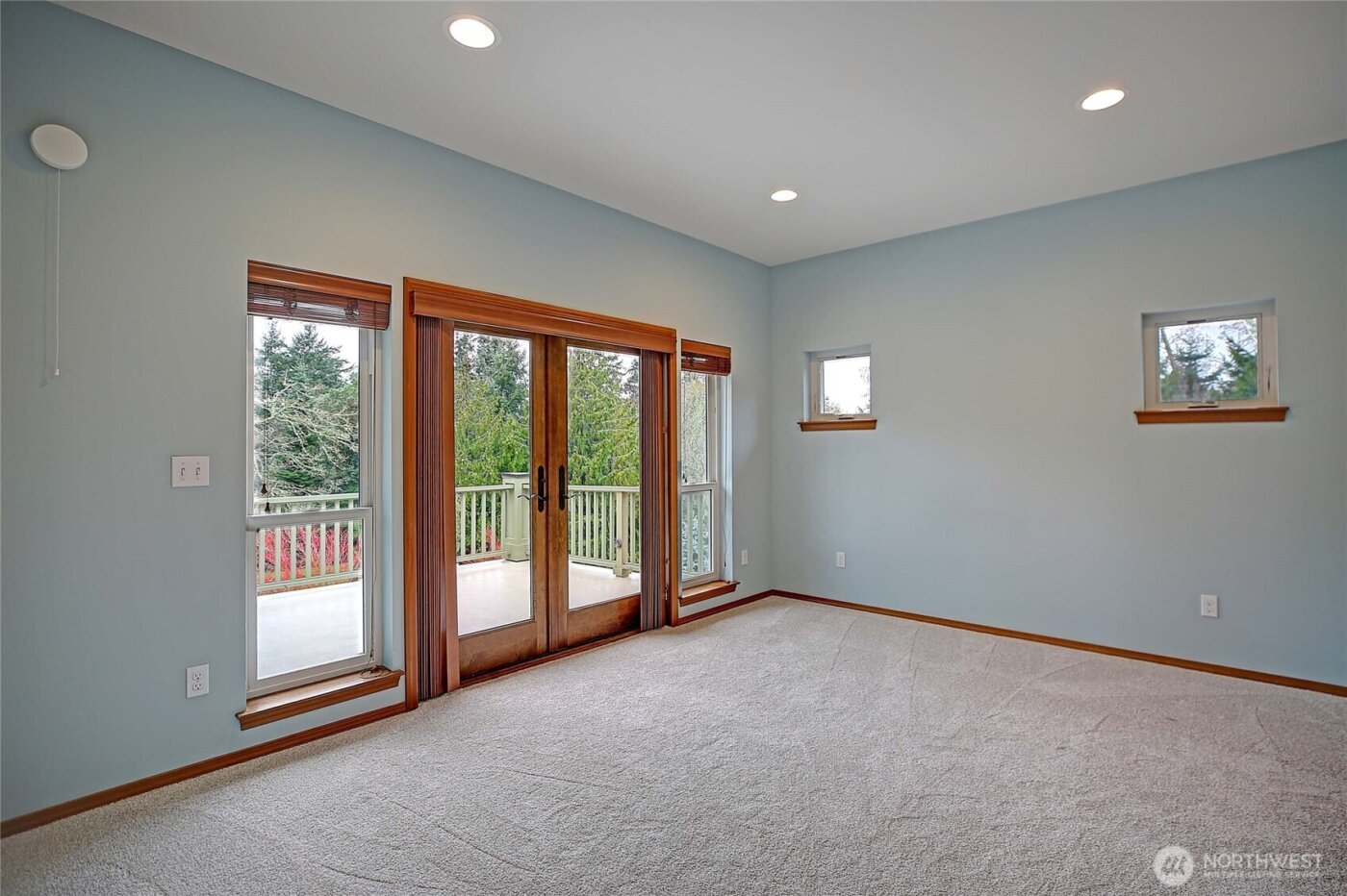 2165 Lowell Point Road , Camano Island, WA 98282