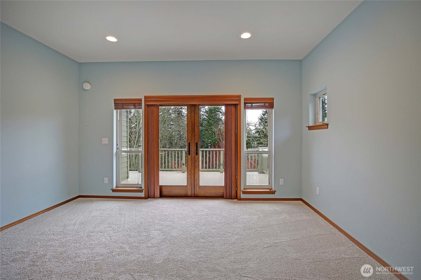 2165 Lowell Point Road , Camano Island, WA 98282